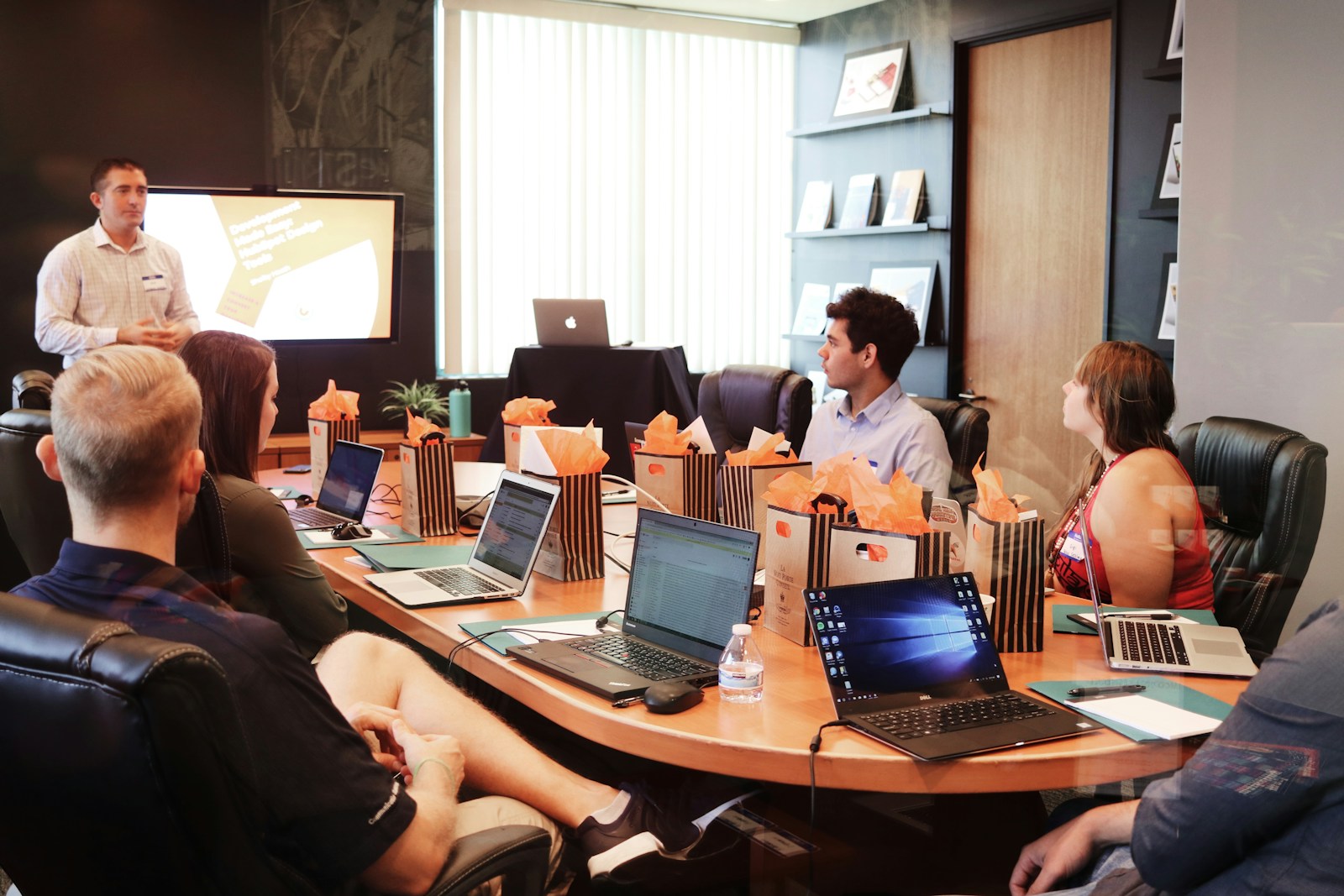 Corporate service — Corporate Institute Briefing